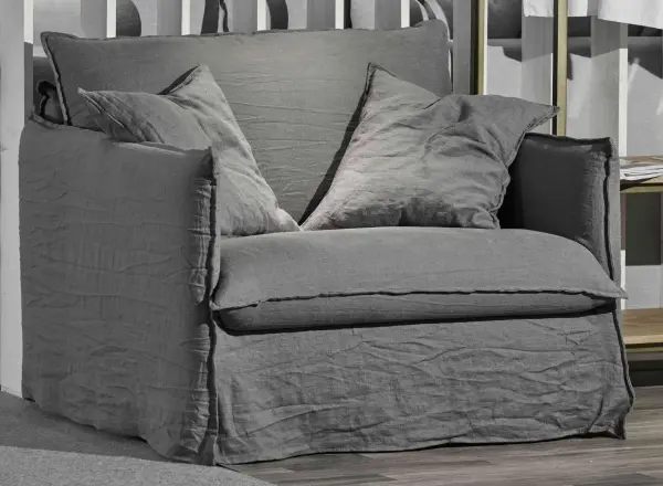 MOLTO ARM CHAIR